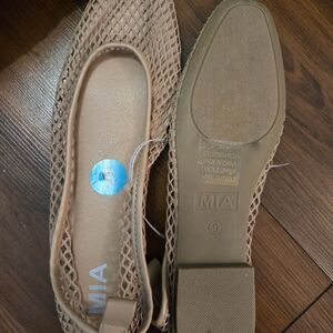 MIA Women's Beige Mesh Flats